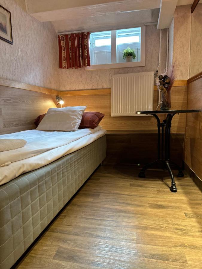 Den Röda Båten 2* Stockholm