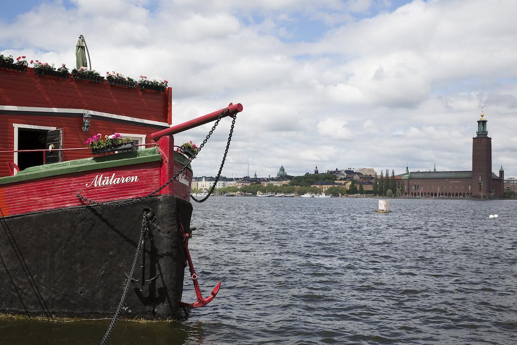 Den Röda Båten 2*